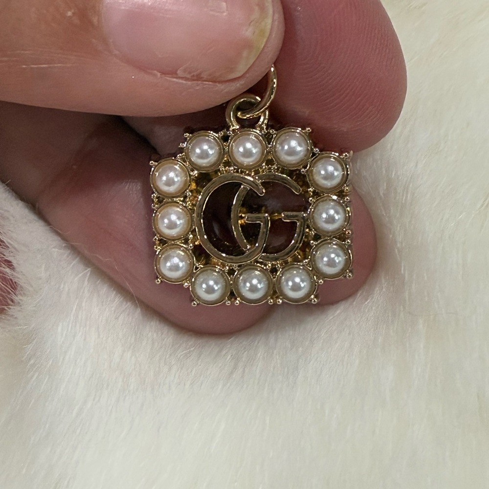 Elegant Gold Colored Gucci Zipper Pull with Faux Pearl Embellishment